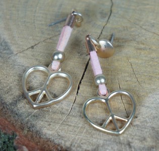 Pendientes corazón rosa claro (1 ud)
