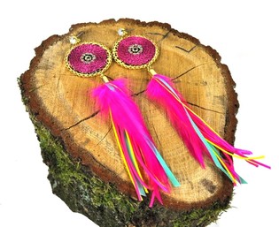 Pendientes de lujo fucsia con plumas (1 ud)
